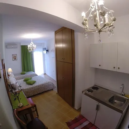 Akrotiri Aparthotel 3*