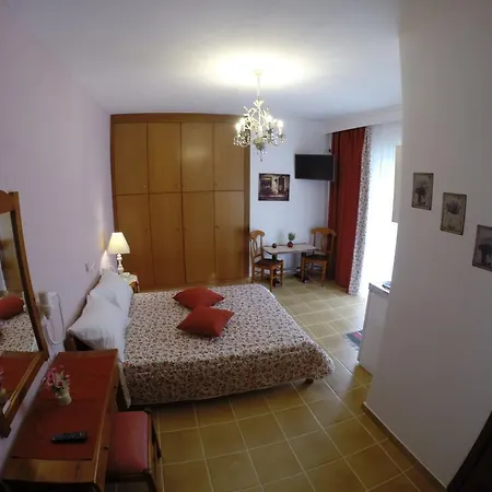 Aparthotel Akrotiri 3*