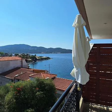 Akrotiri Aparthotel 3*