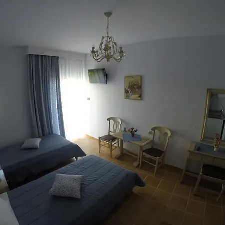 Akrotiri Aparthotel 3*