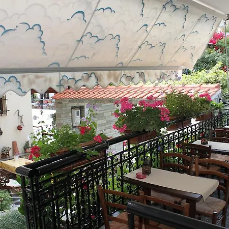 Aparthotel Akrotiri 3*