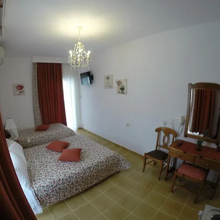 Akrotiri Aparthotel *