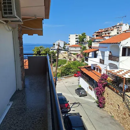 Akrotiri Aparthotel *