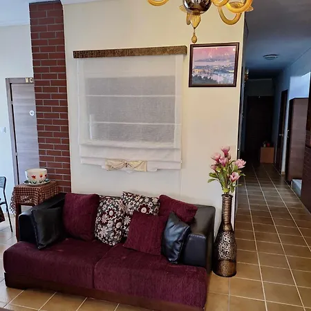 Akrotiri نيوس مارماراس