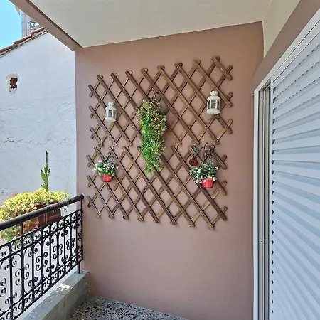 Akrotiri Aparthotel Neos Marmaras