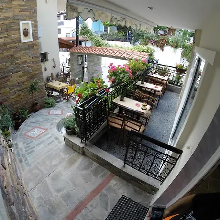 Akrotiri Aparthotel