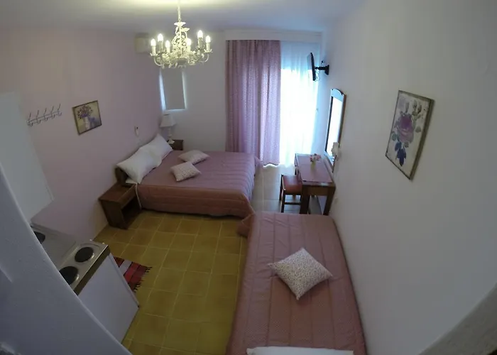 Akrotiri Apart-hotel