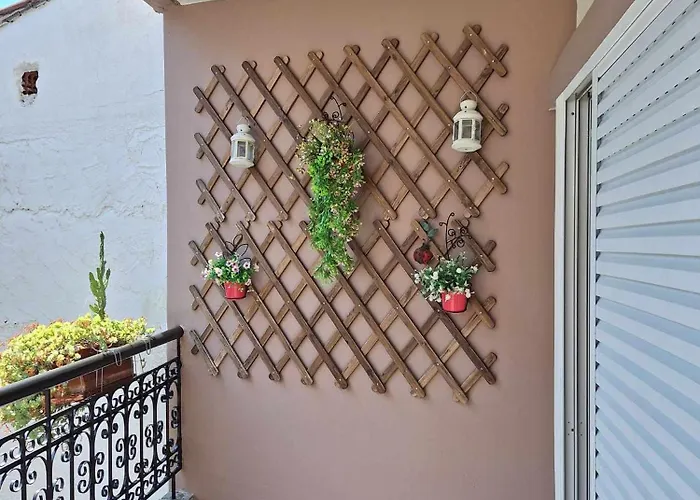 Akrotiri Apart-hotel Néos Marmarás