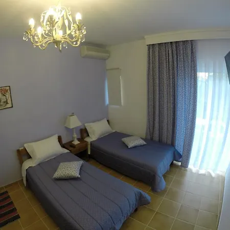 Akrotiri Lägenhetshotell 3*