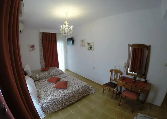 Akrotiri Aparthotel 3*