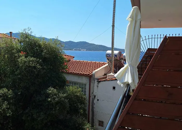 Aparthotel Akrotiri 3*