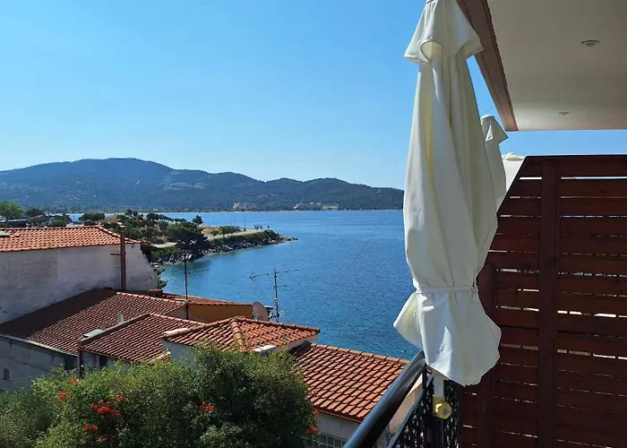 Akrotiri Aparthotel 3*